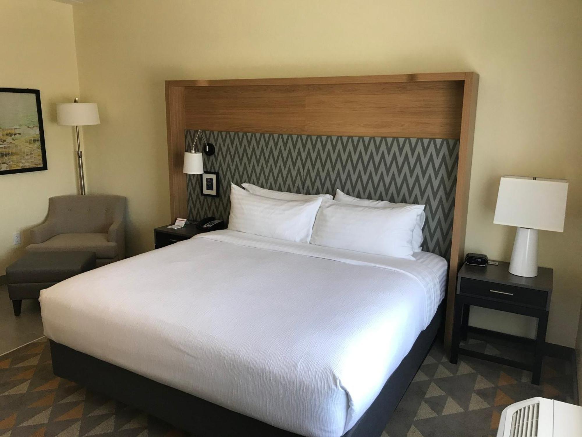 Holiday Inn & Suites Arden - Asheville Airport By Ihg Екстериор снимка