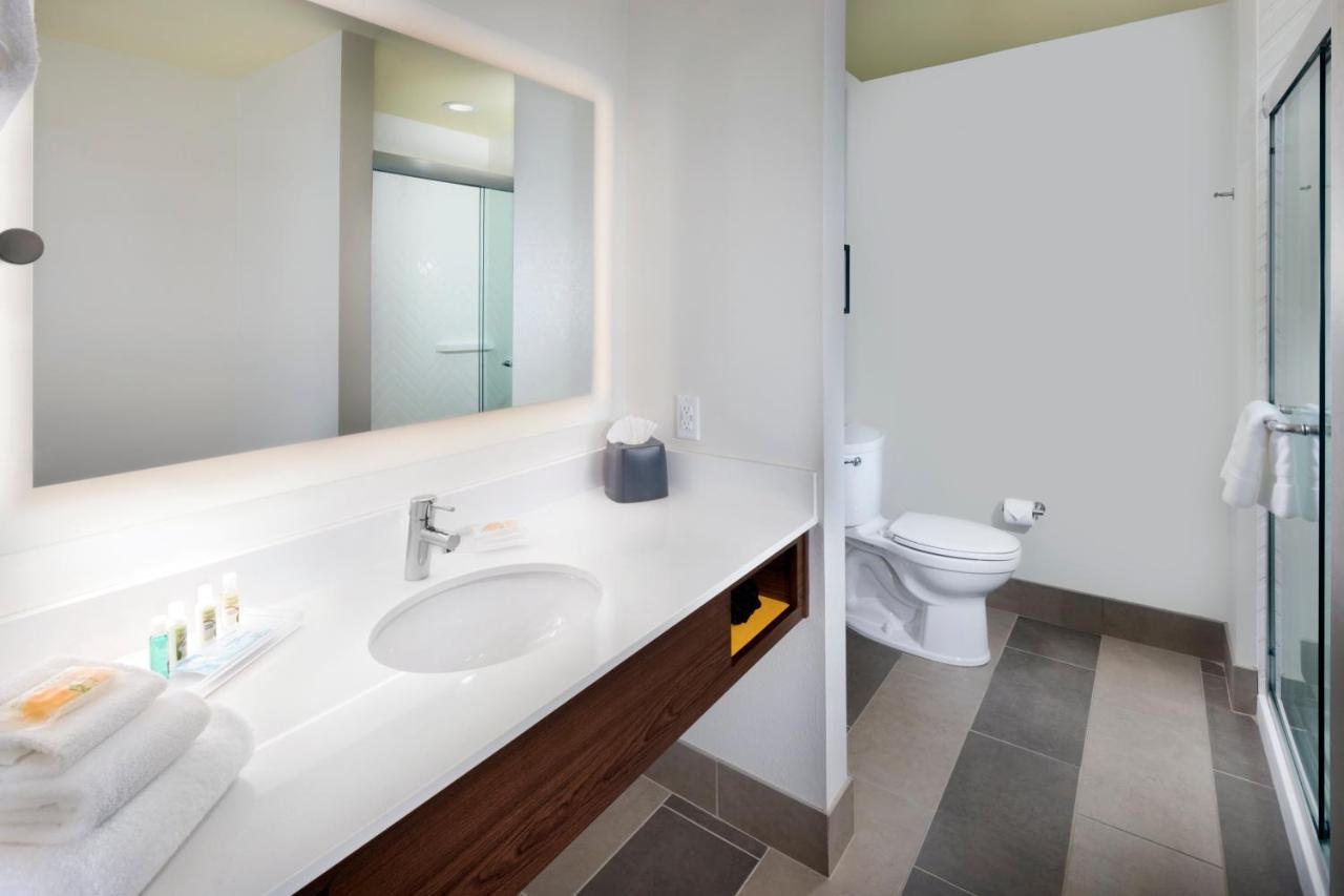 Holiday Inn & Suites Arden - Asheville Airport By Ihg Екстериор снимка